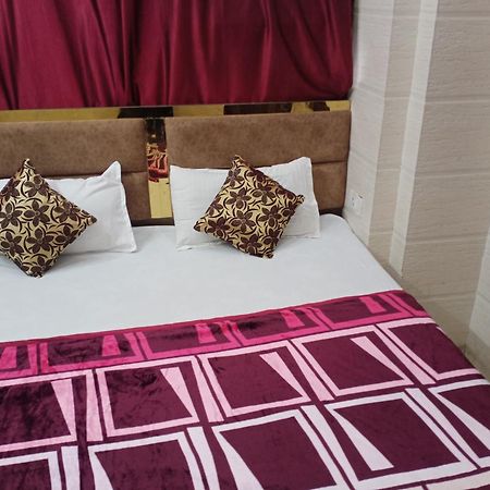 Arora Guest House Amritsar Exteriör bild