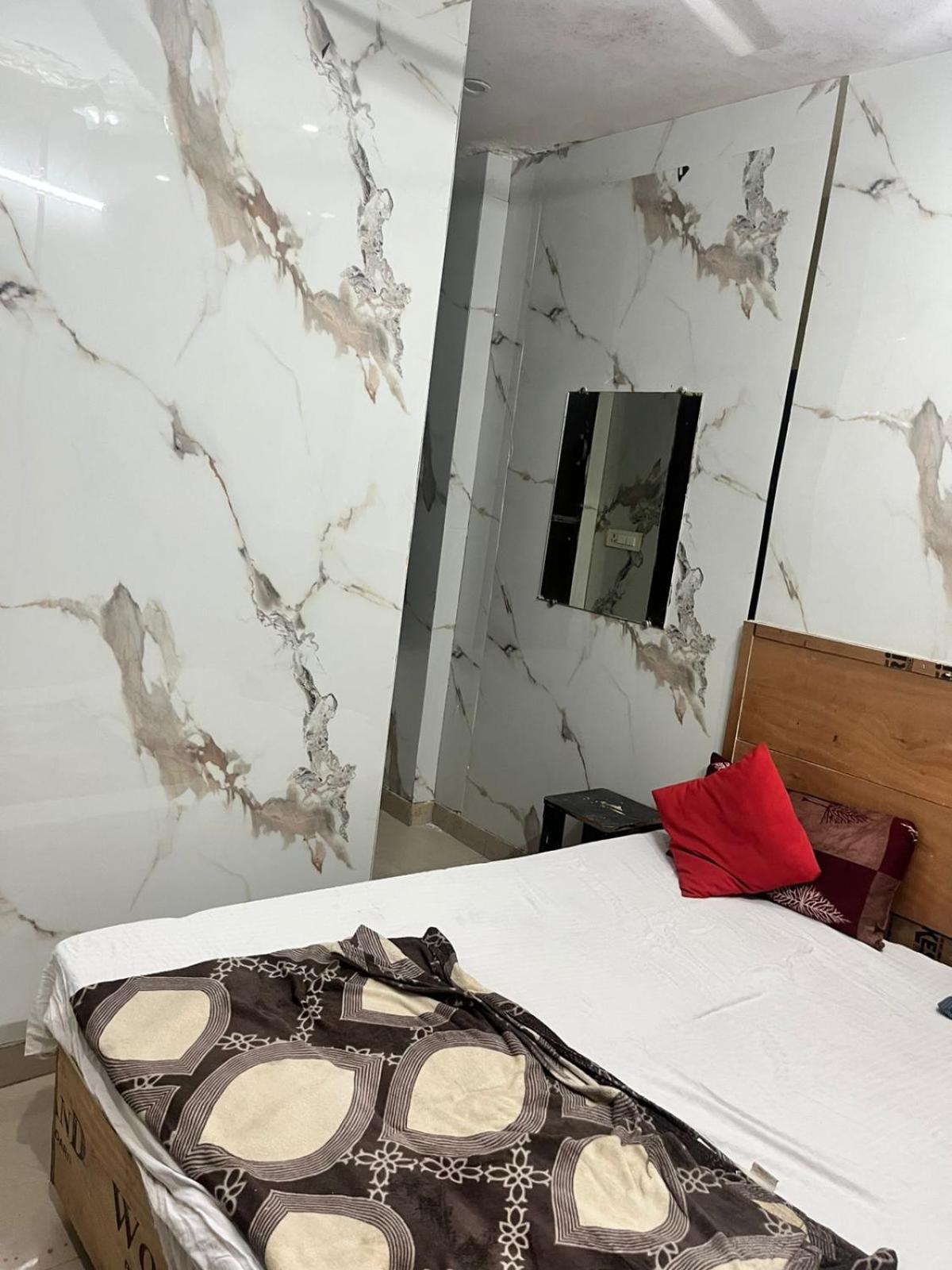 Arora Guest House Amritsar Exteriör bild